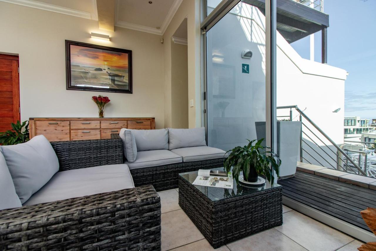 Blaauw Village Guest House Bloubergstrand Bagian luar foto