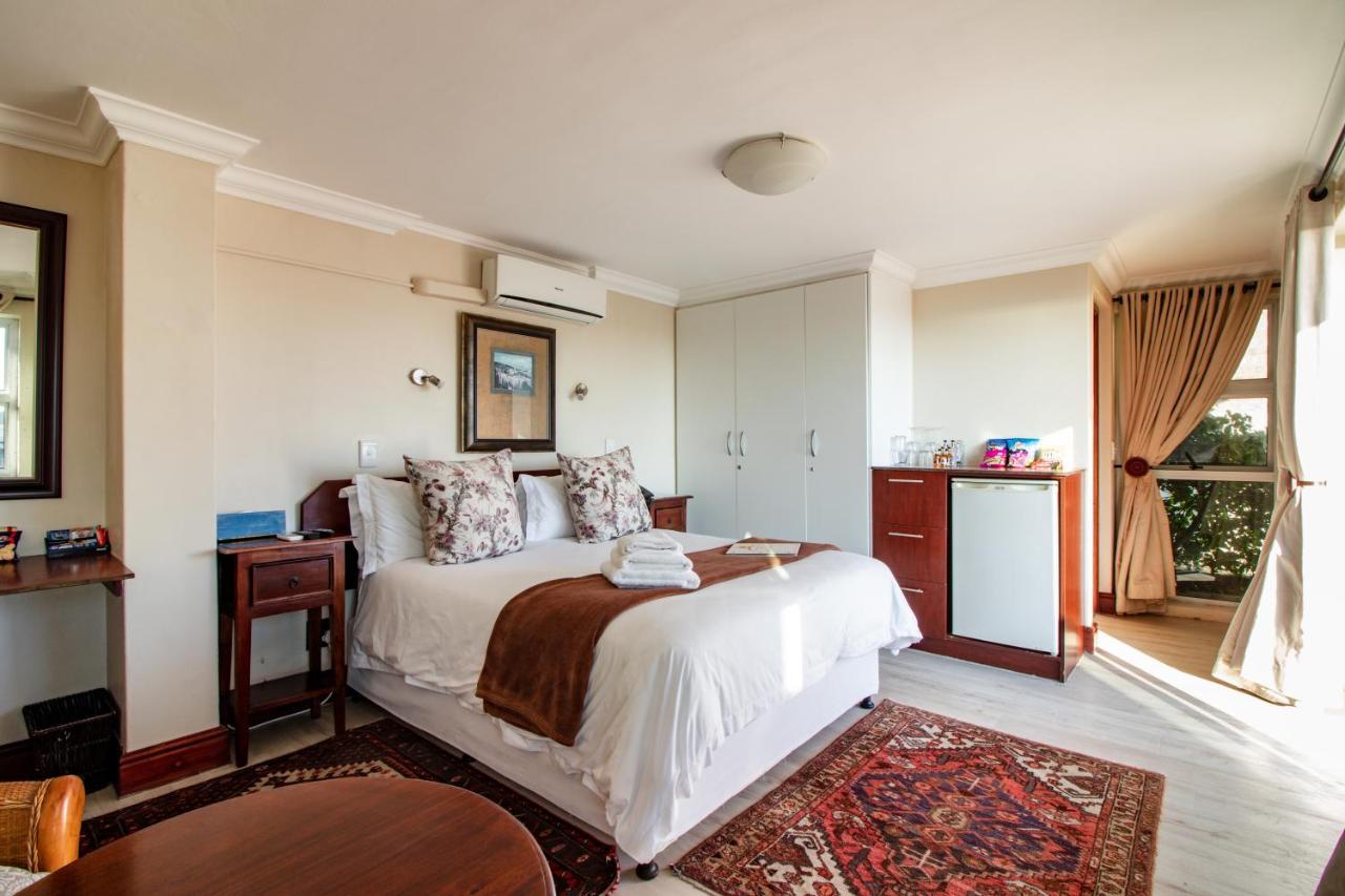 Blaauw Village Guest House Bloubergstrand Bagian luar foto