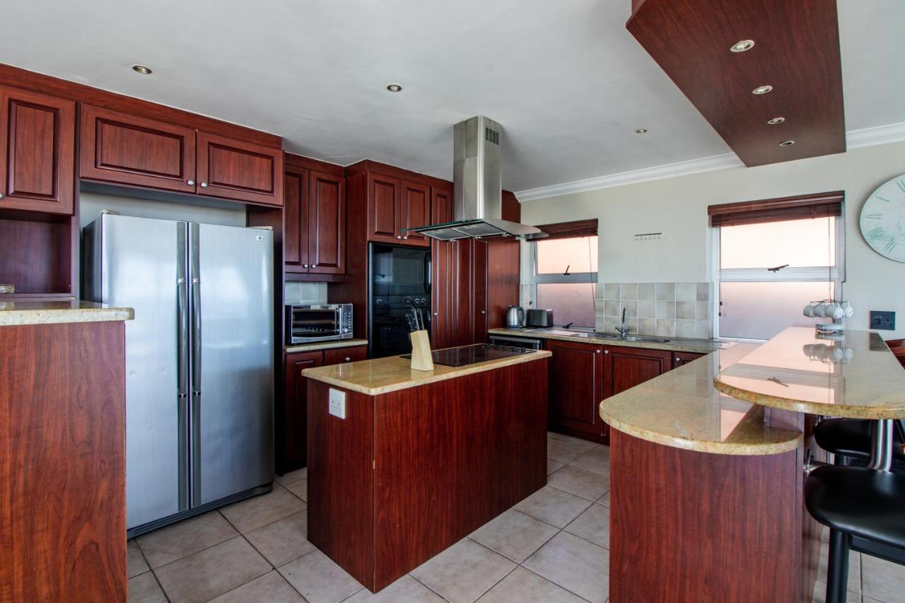 Blaauw Village Guest House Bloubergstrand Bagian luar foto