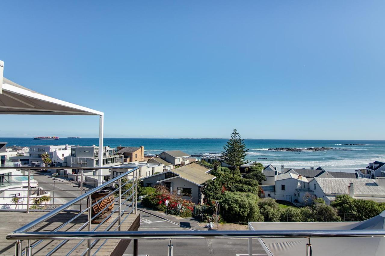 Blaauw Village Guest House Bloubergstrand Bagian luar foto