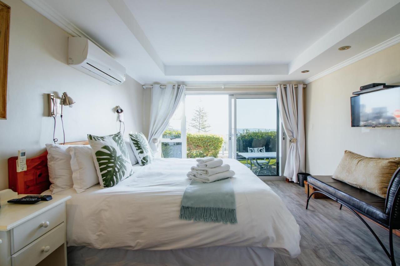 Blaauw Village Guest House Bloubergstrand Bagian luar foto