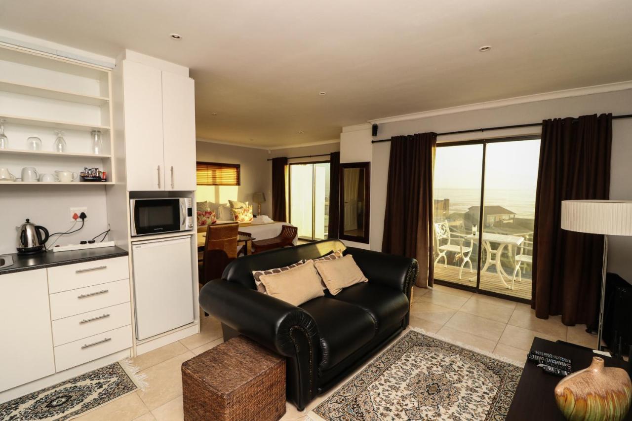 Blaauw Village Guest House Bloubergstrand Bagian luar foto
