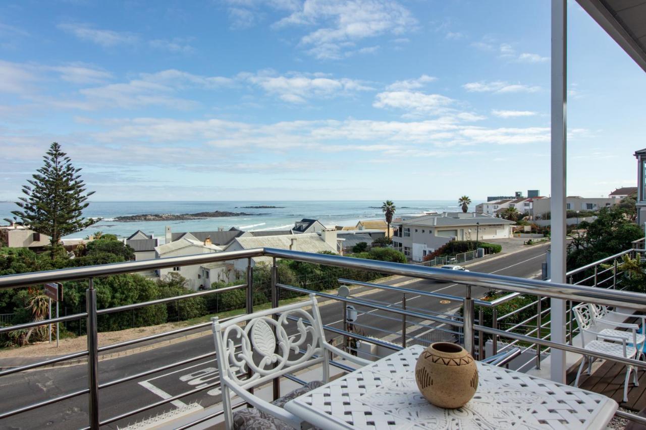 Blaauw Village Guest House Bloubergstrand Bagian luar foto