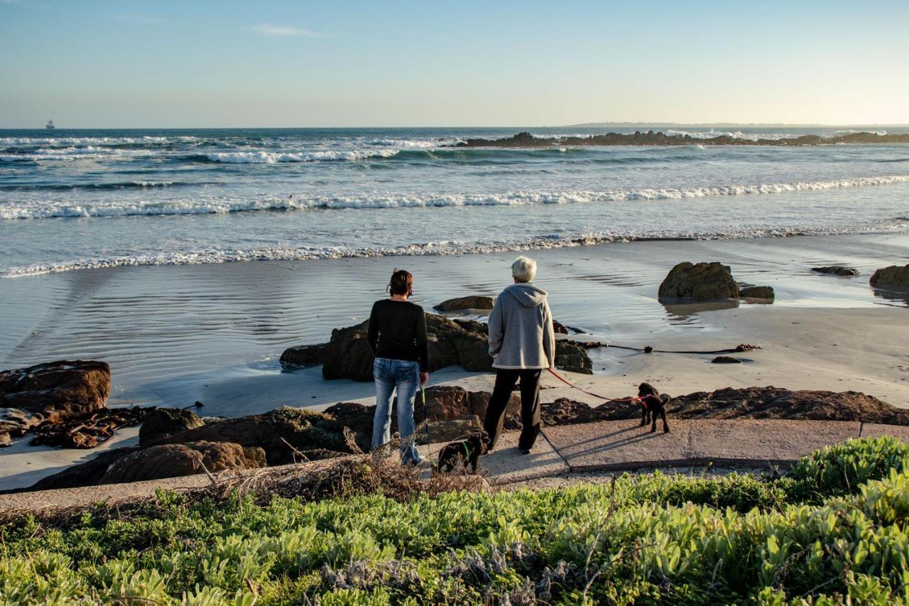 Blaauw Village Guest House Bloubergstrand Bagian luar foto