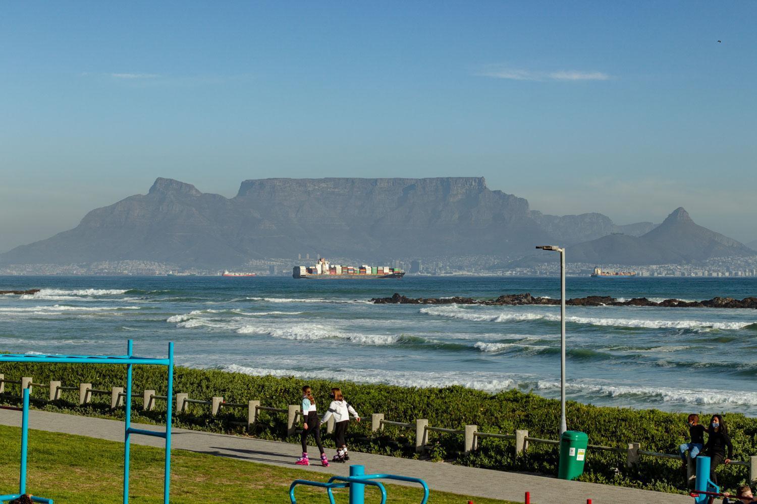Blaauw Village Guest House Bloubergstrand Bagian luar foto
