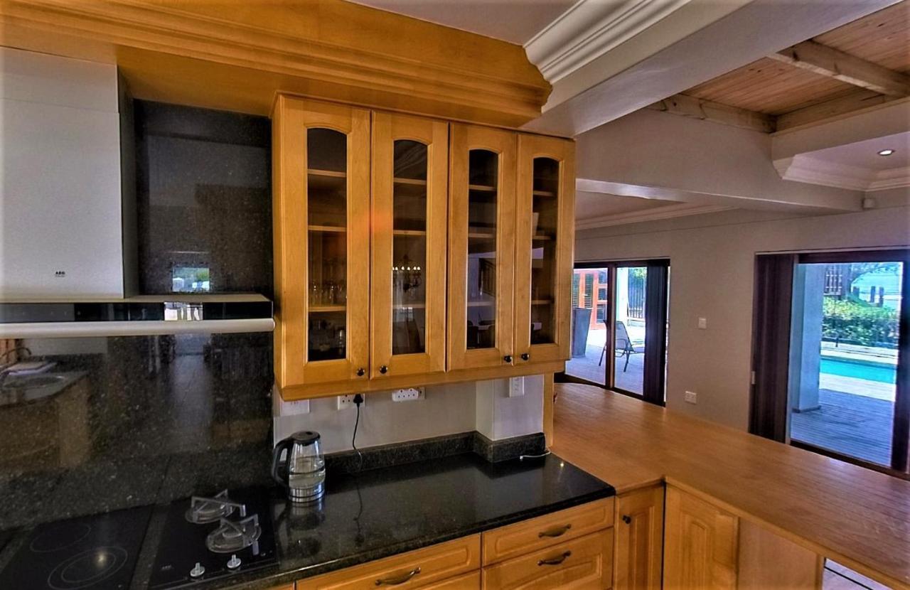 Blaauw Village Guest House Bloubergstrand Bagian luar foto