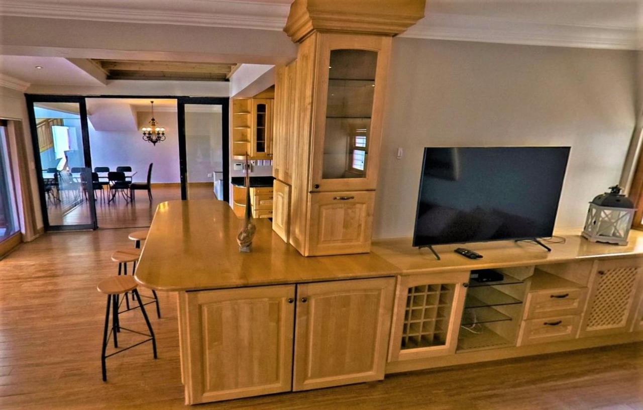 Blaauw Village Guest House Bloubergstrand Bagian luar foto