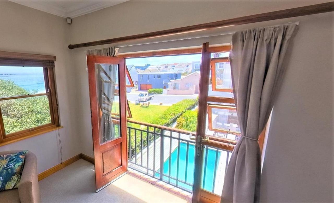 Blaauw Village Guest House Bloubergstrand Bagian luar foto