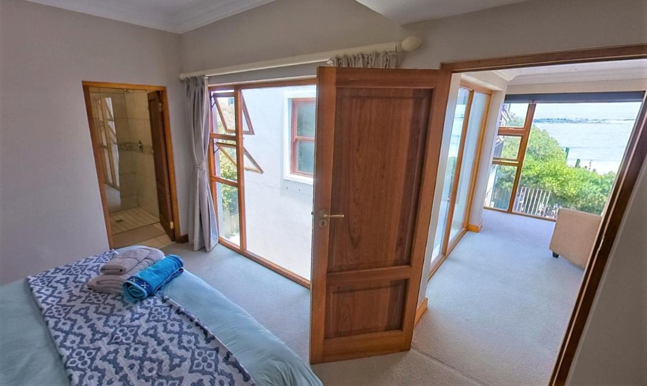 Blaauw Village Guest House Bloubergstrand Bagian luar foto