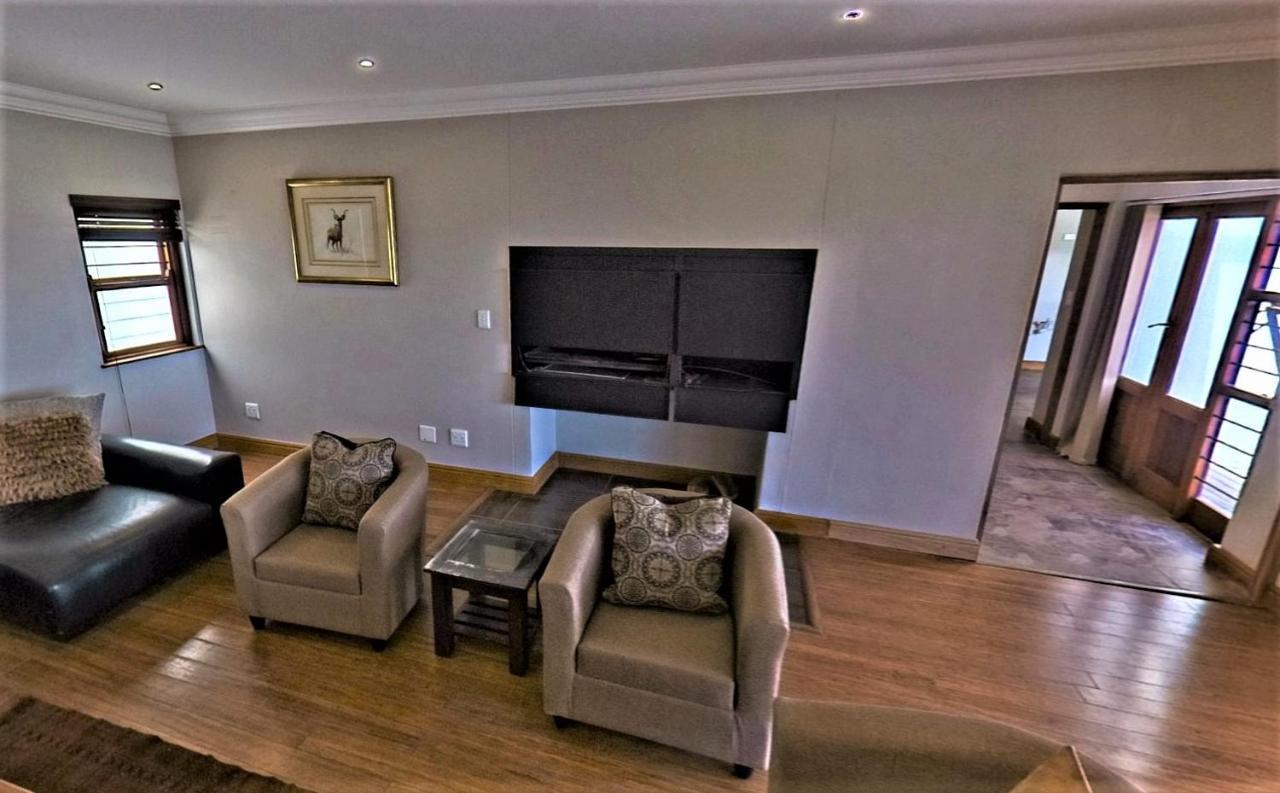 Blaauw Village Guest House Bloubergstrand Bagian luar foto