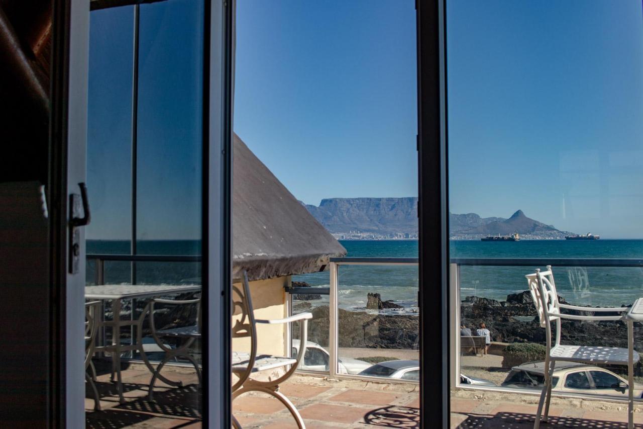 Blaauw Village Guest House Bloubergstrand Bagian luar foto