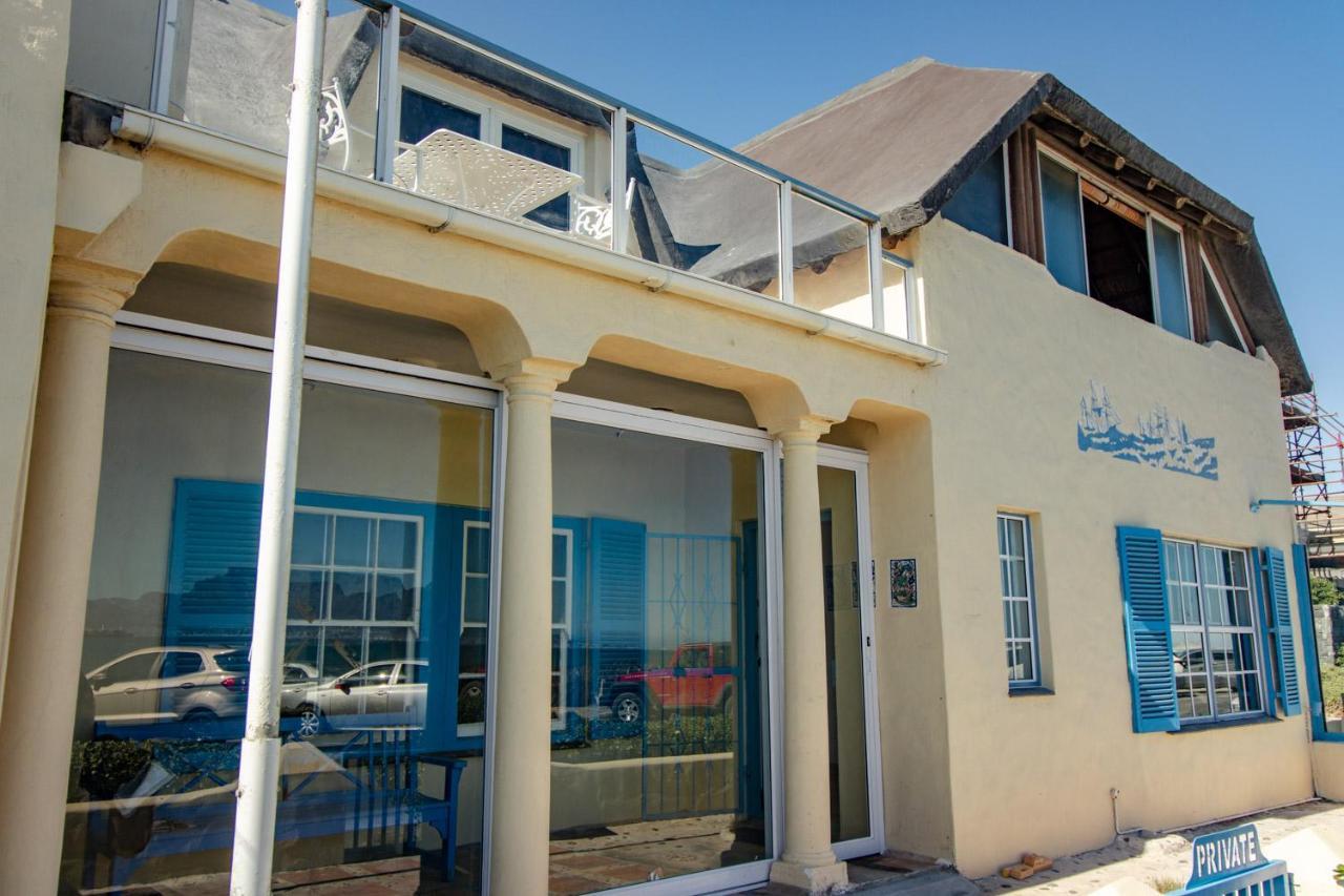 Blaauw Village Guest House Bloubergstrand Bagian luar foto