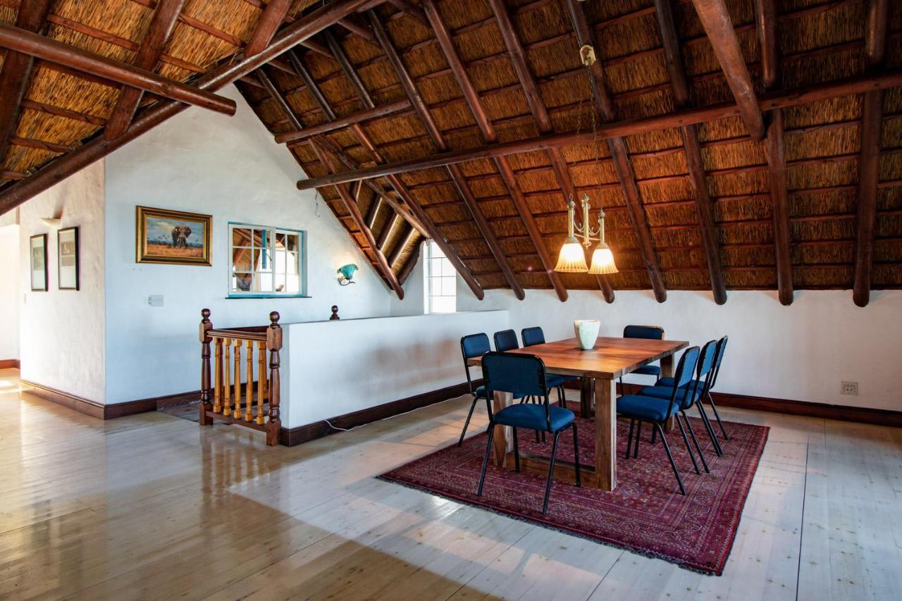Blaauw Village Guest House Bloubergstrand Bagian luar foto