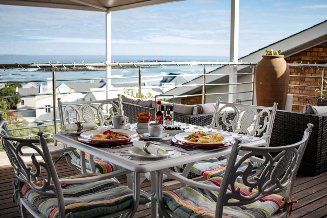 Blaauw Village Guest House Bloubergstrand Bagian luar foto
